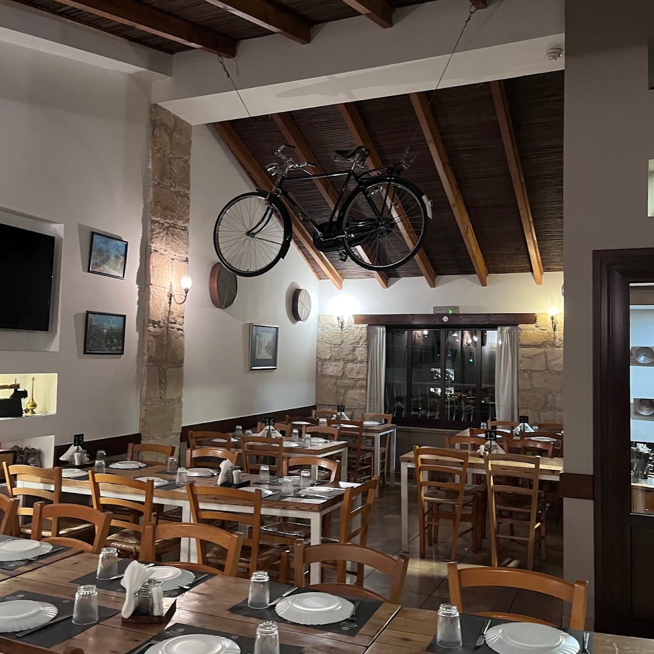 Forsos Tavern