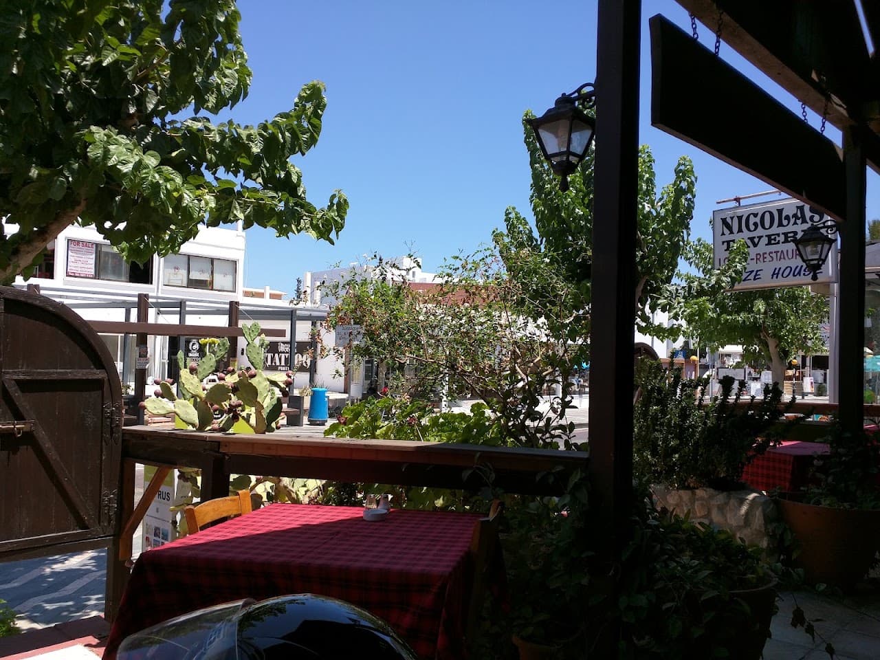 Nikolas Tavern